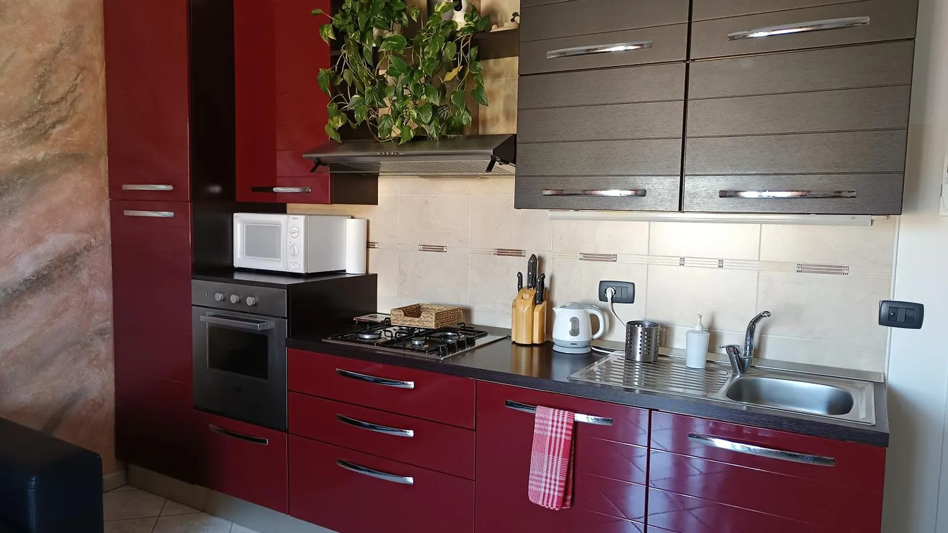 App 2Rooms Letto Matrimoniale, Letto Singolo, Divanoletto Matrimoniale La Casa Di Hellen Milano Como Fiera Mxp Saronno Monza 0*,