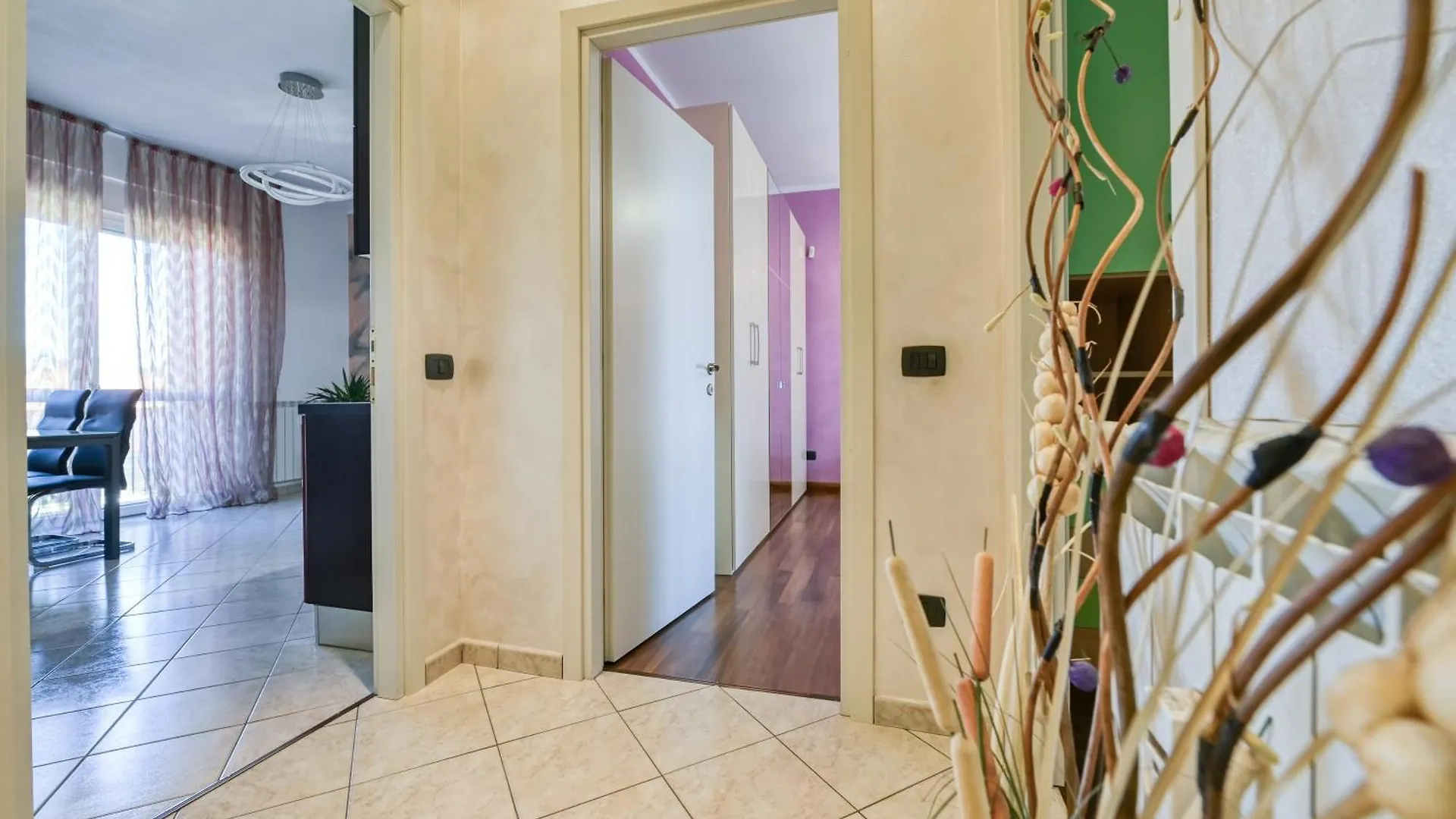 App 2Rooms Letto Matrimoniale, Letto Singolo, Divanoletto Matrimoniale La Casa Di Hellen Milano Como Fiera Mxp Saronno Monza Apartment