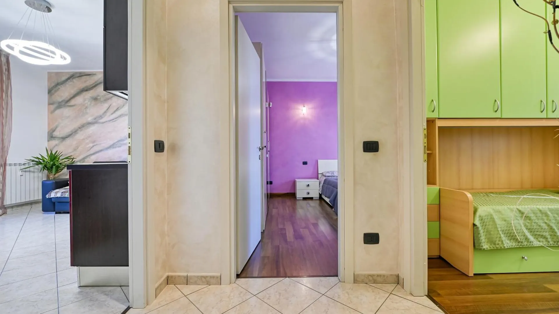Apartment App 2Rooms Letto Matrimoniale, Letto Singolo, Divanoletto Matrimoniale La Casa Di Hellen Milano Como Fiera Mxp Saronno Monza Italy
