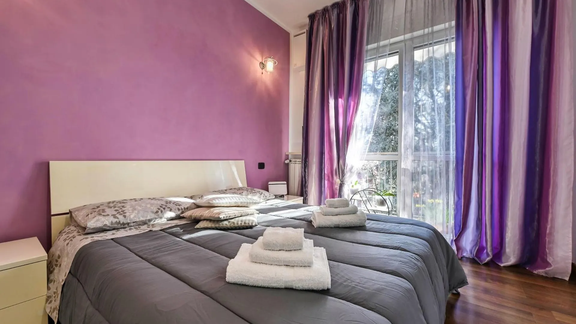 App 2Rooms Letto Matrimoniale, Letto Singolo, Divanoletto Matrimoniale La Casa Di Hellen Milano Como Fiera Mxp Saronno Monza 0*,