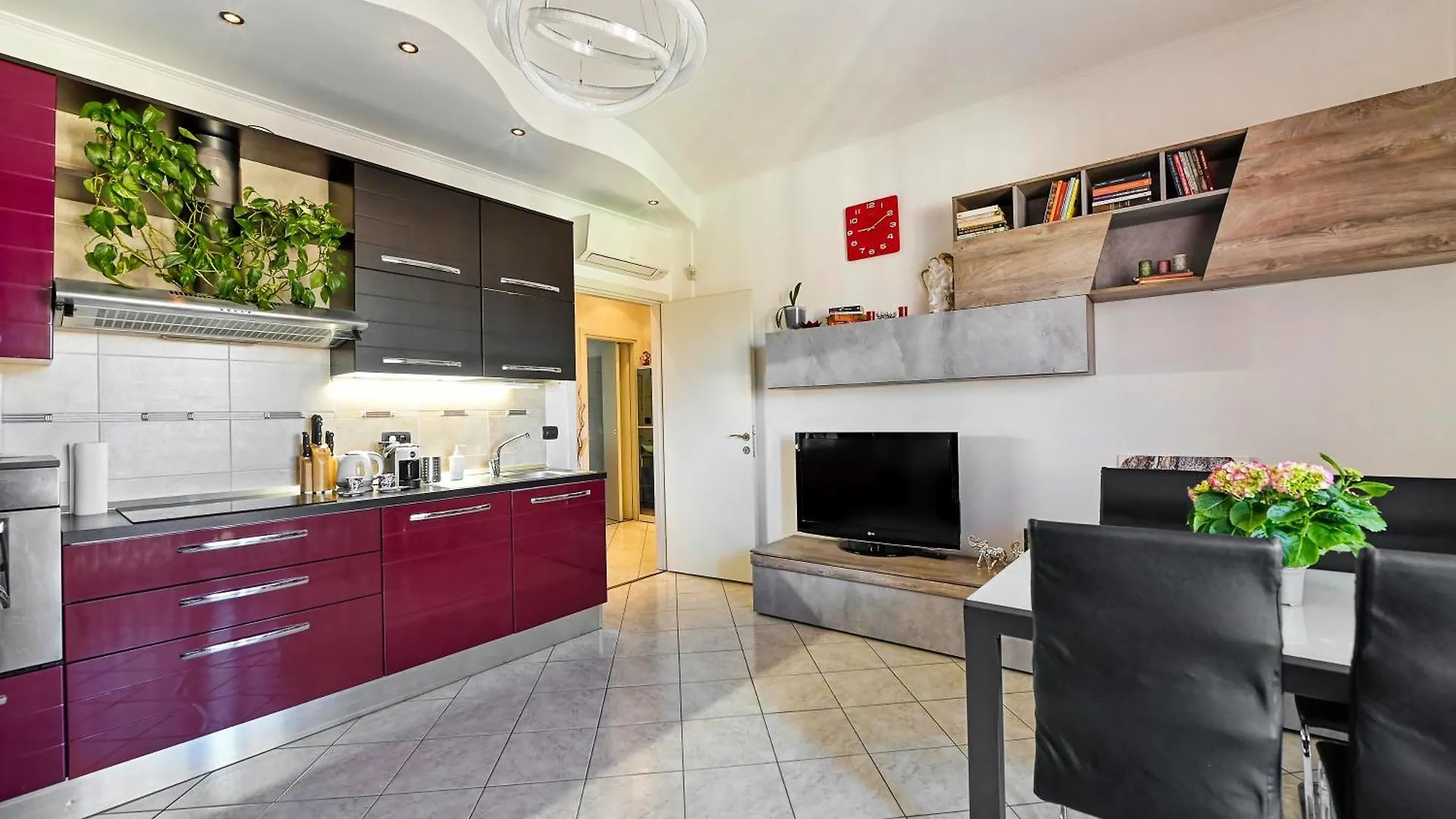 App 2Rooms Letto Matrimoniale, Letto Singolo, Divanoletto Matrimoniale La Casa Di Hellen Milano Como Fiera Mxp Saronno Monza Apartment