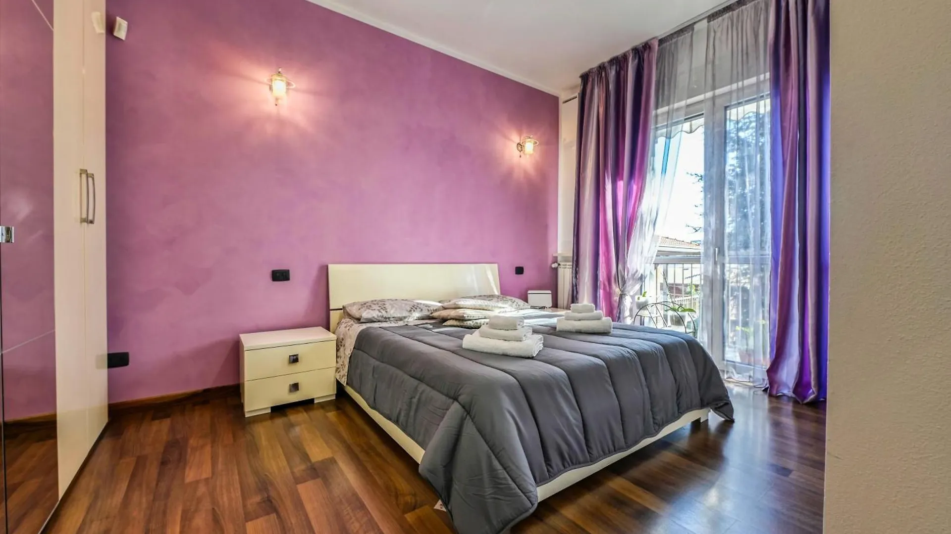 App 2Rooms Letto Matrimoniale, Letto Singolo, Divanoletto Matrimoniale La Casa Di Hellen Milano Como Fiera Mxp Saronno Monza 0*,  Italy